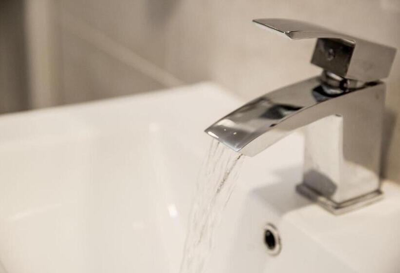 غرفة قياسية رباعية, Halfway