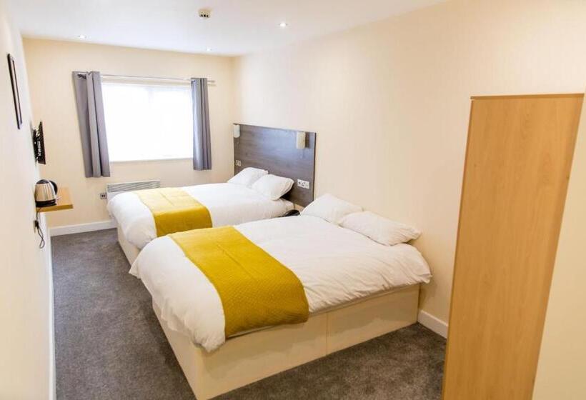 غرفة قياسية رباعية, Halfway