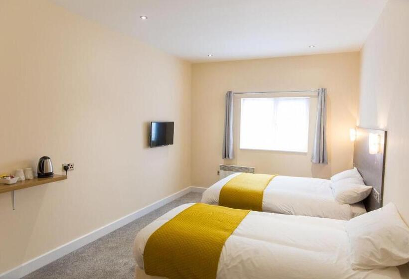 غرفة قياسية ثلاثية, Halfway