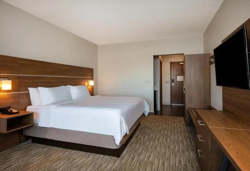 キングサイズベッドのスタンダードルーム, Holiday Inn Express & Suites   Beloit, An Ihg