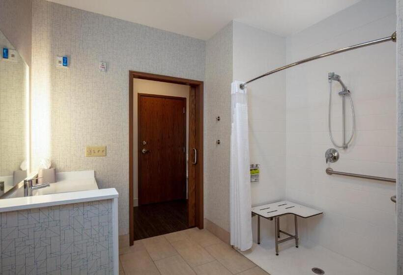 Номер Стандарт Кровать Кинг Адаптированный для Инвалидов, Holiday Inn Express & Suites   Beloit, An Ihg
