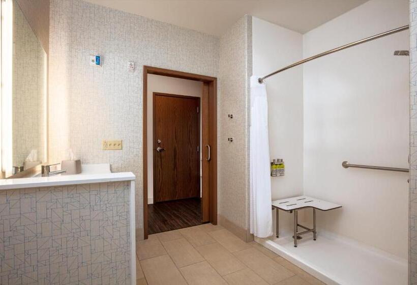 장애인을 위한 킹사이즈 침대 스탠다드 룸, Holiday Inn Express & Suites Beloit, An Ihg
