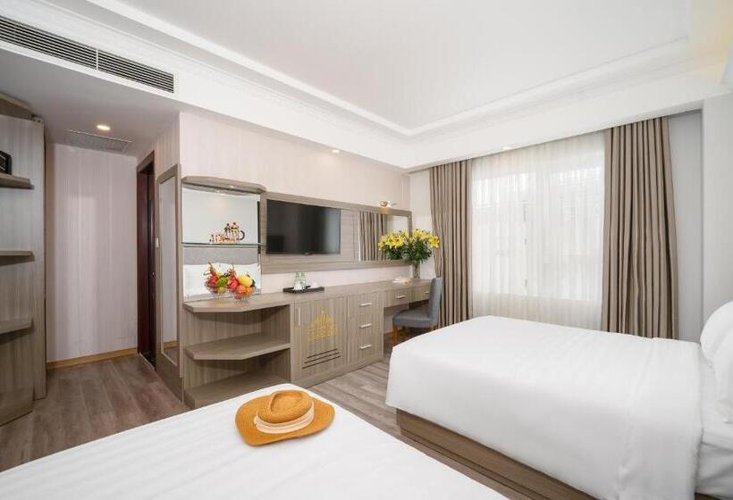 اتاق سه نفره دلوکس با چشم‌انداز دریا, Royal Beach Hotel By Thg
