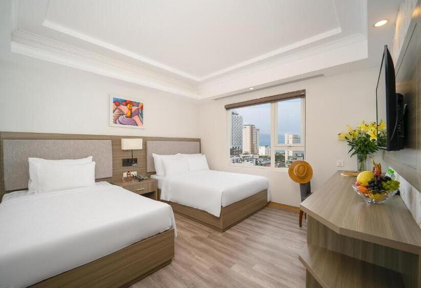 اتاق سه نفره دلوکس با چشمانداز دریا, Royal Beach Hotel By Thg