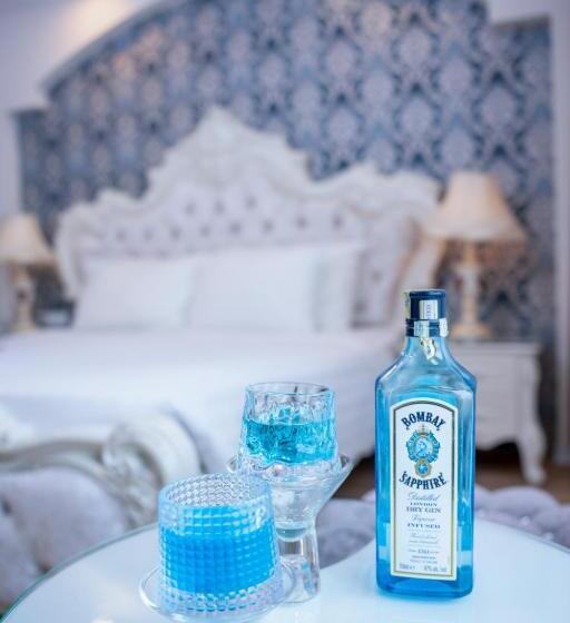 اتاق لوکس با تخت بزرگ, Royal Beach Hotel By Thg