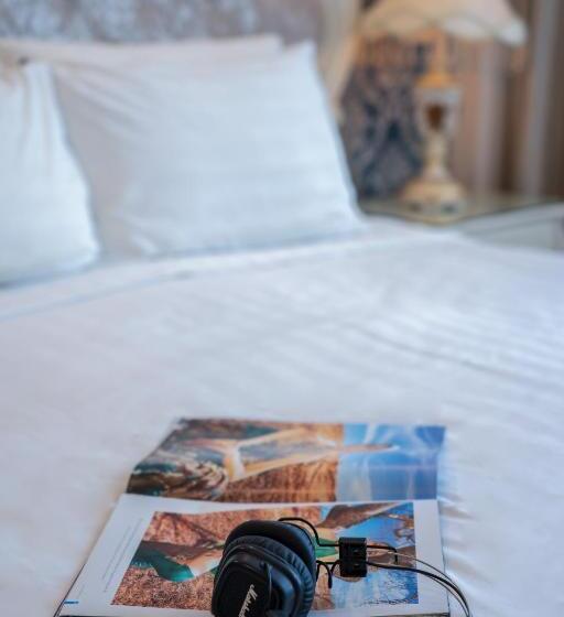 اتاق لوکس با تخت بزرگ, Royal Beach Hotel By Thg