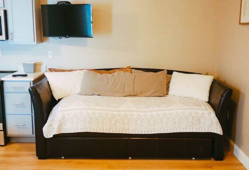 디럭스 스위트, Atlantic Motel