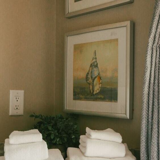 اتاق لوکس با چشم‌انداز دریا, Atlantic Motel