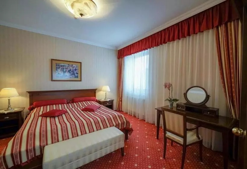 Deluxe-sviitti näköalalla, Grand Hotel Bellevue