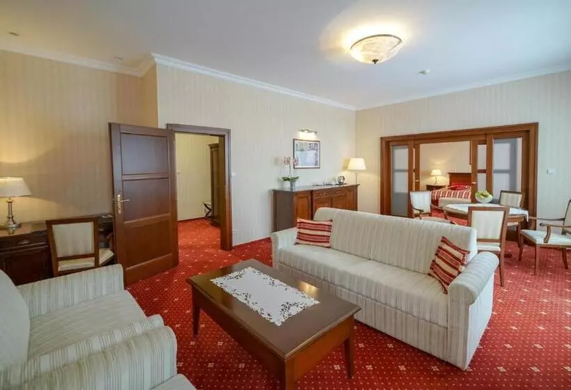 Deluxe-sviitti näköalalla, Grand Hotel Bellevue