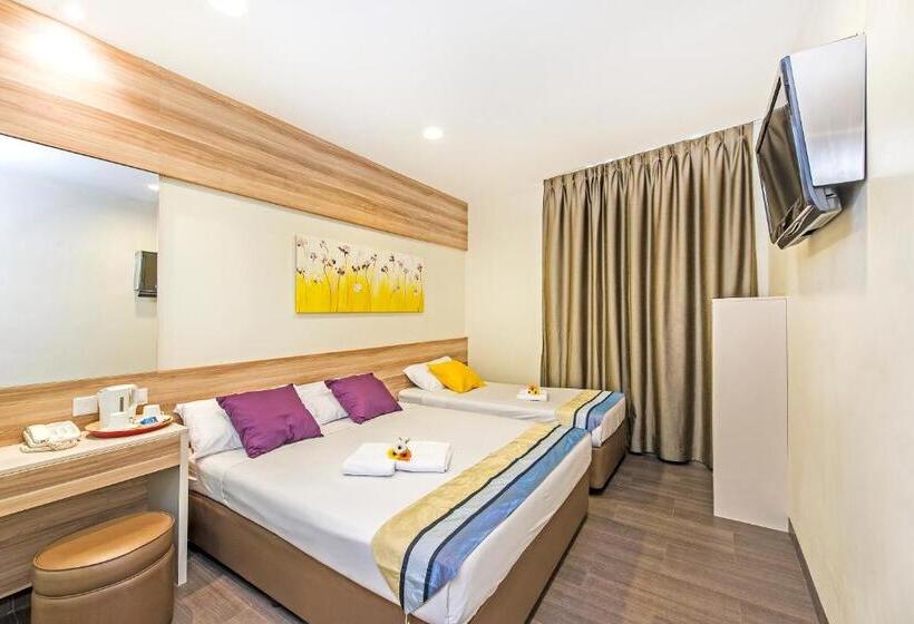 اتاق استاندارد سه نفره, 81 Dickson