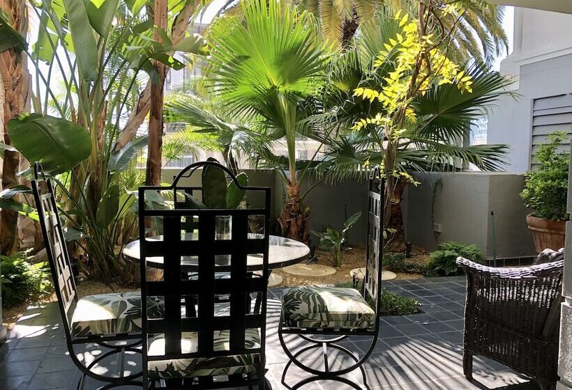 Апартаменты 3 Спальни, Romney Park Luxury Apartments