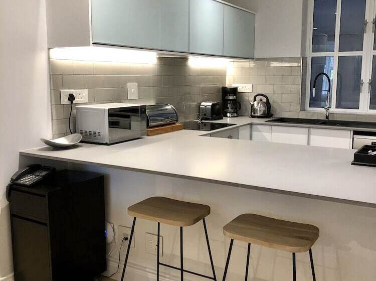 Апартаменты 3 Спальни, Romney Park Luxury Apartments