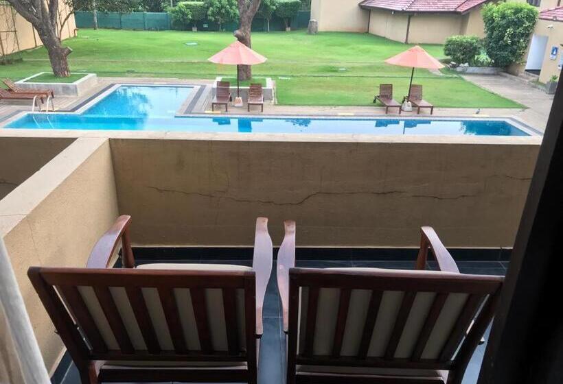 Quarto Deluxe, Rajarata Hotel Anuradhapura