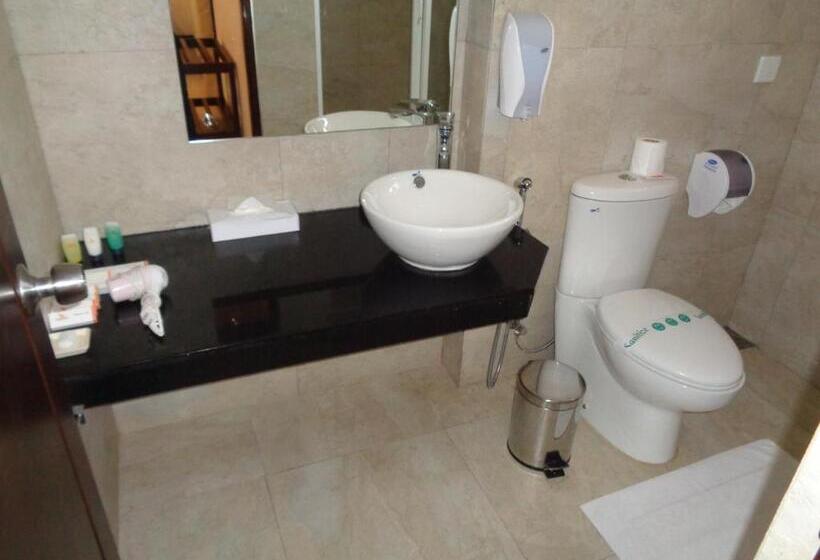 חדר סטנדרט לשלושה, Rajarata Hotel Anuradhapura