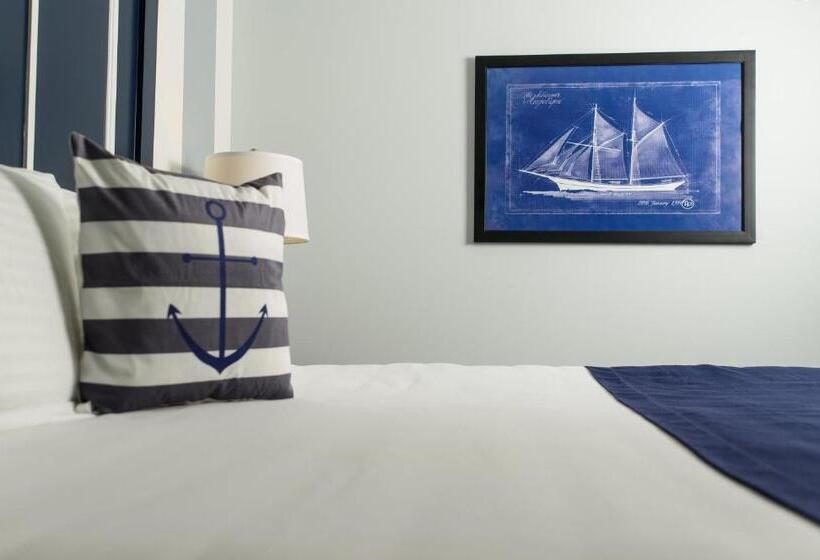 غرفة قياسية سرير كينج, Marker 8 Hotel And Marina