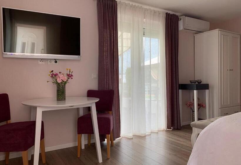 اتاق استاندارد, Pool Apartments Plitvice Lakes