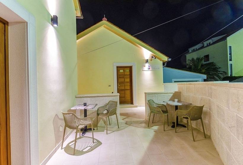 共同バス付シェアルーム, Hostel Dvor