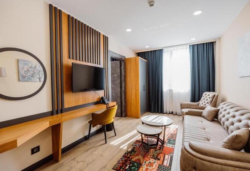 سوییت جونیور, Best Western Plus Batumi