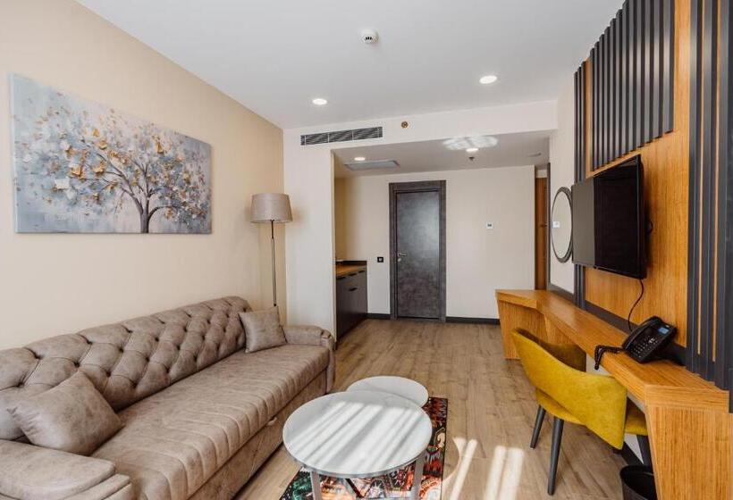 سوییت جونیور, Best Western Plus Batumi