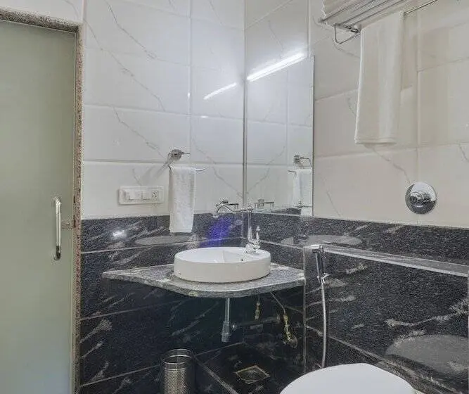 デラックスルーム, Gyangarh