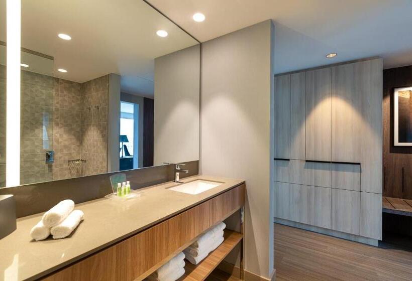 带大床的套房, Holiday Inn   Lima Miraflores, An Ihg