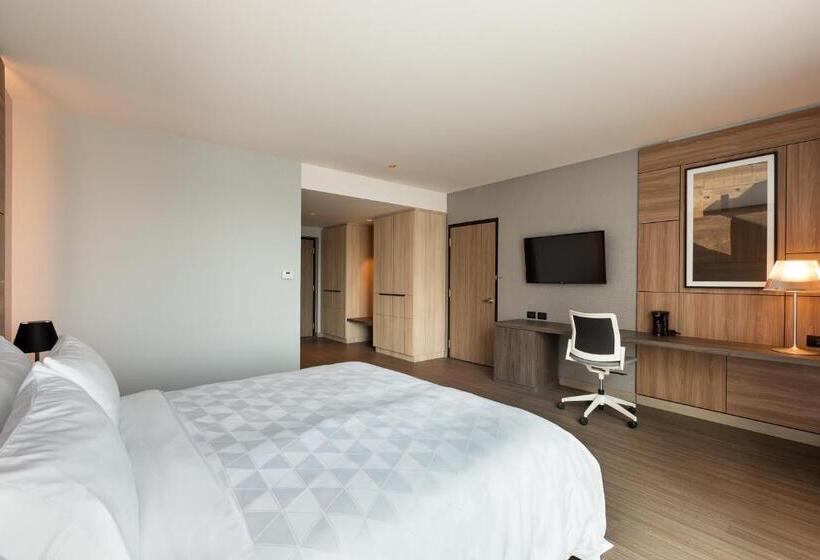 Номер Стандарт Кровать Кинг Адаптированный для Инвалидов, Holiday Inn Lima Miraflores, An Ihg