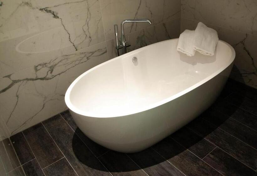 غرفة سوبيريور, Monarc