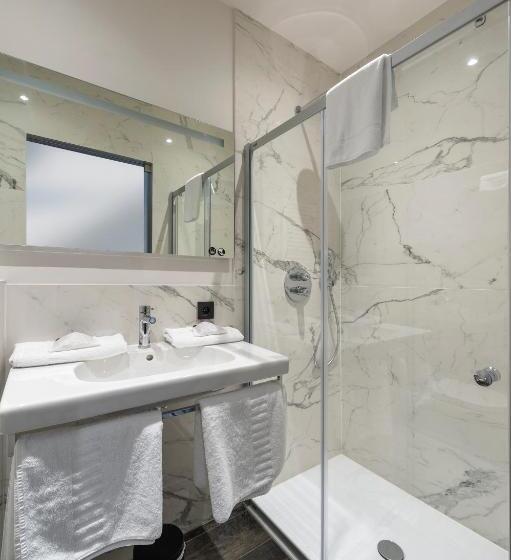 غرفة سوبيريور, Monarc