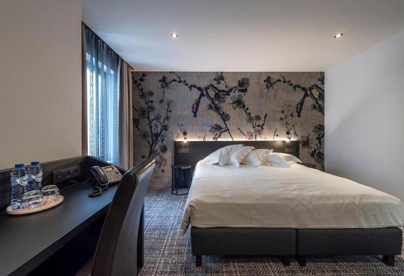 غرفة سوبيريور, Monarc