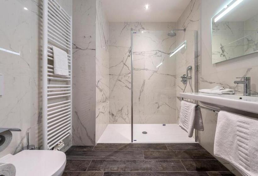 غرفة سوبيريور مزودة بشرفة, Monarc