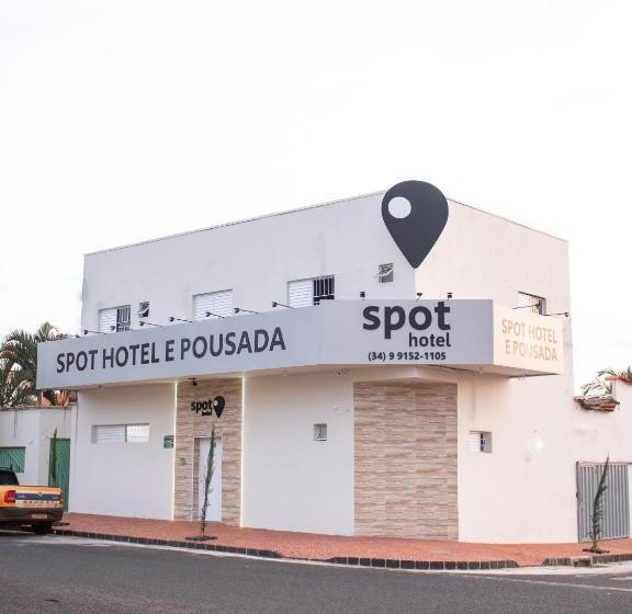 Кровать в Общей Комнате, Spot Hotel E Pousada