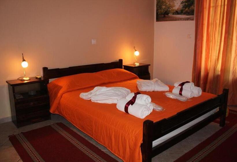 דירת חדר, Artemis Apartments