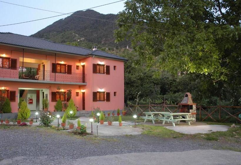 דירת חדר, Artemis Apartments