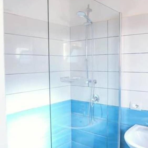 トリプルクラシックルーム, Lakaj 2