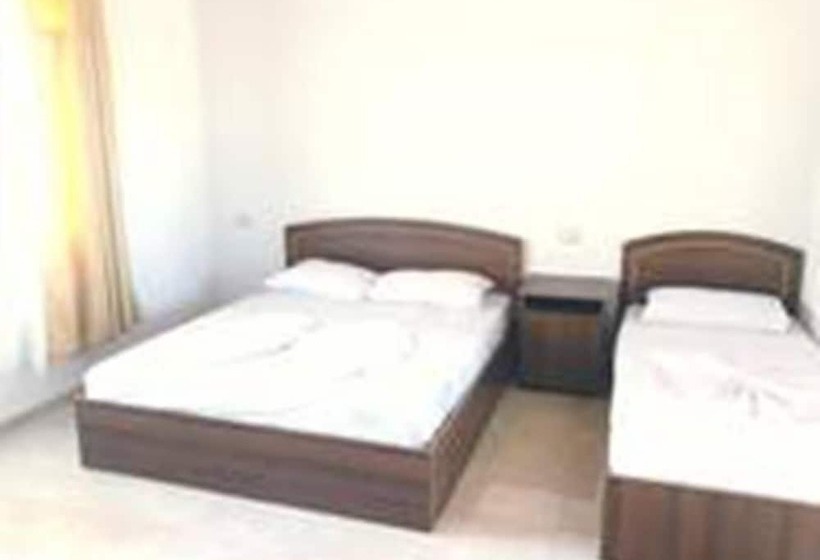 ファミリールーム, Lakaj 2