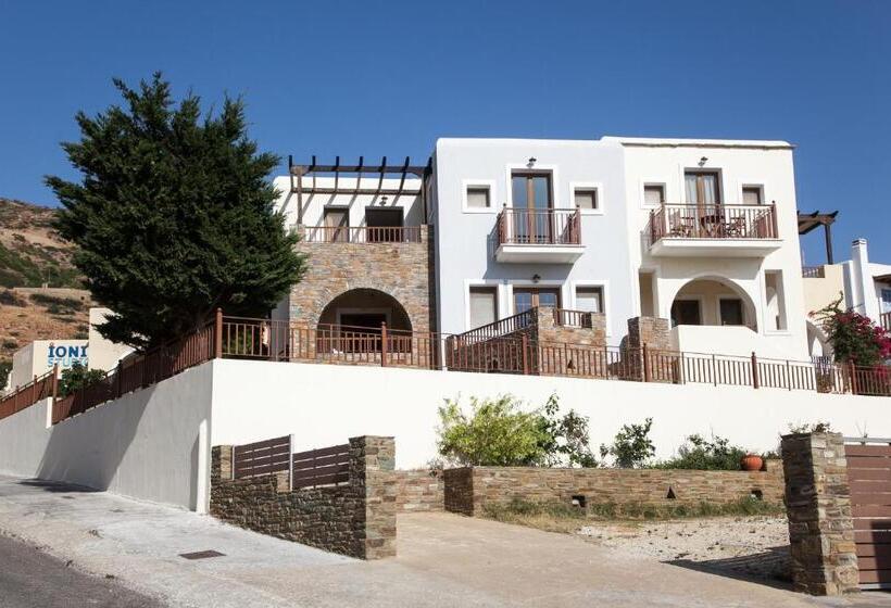 استودیوی استاندارد با چشم‌انداز دریا, Ionia Studios