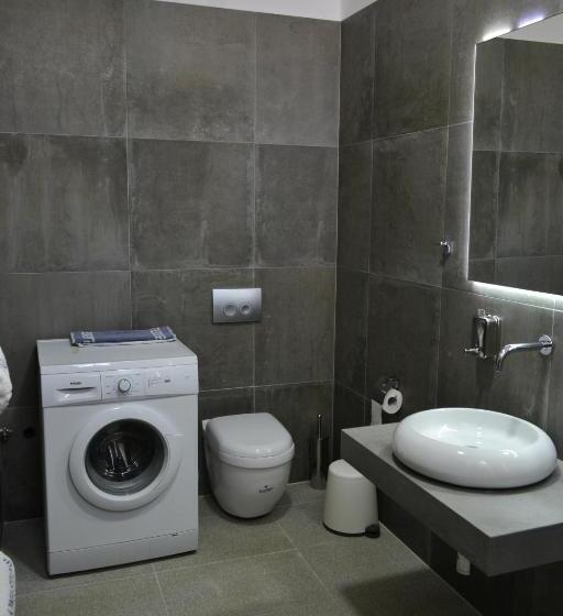 خانه 2 خوابه, Ionia Studios