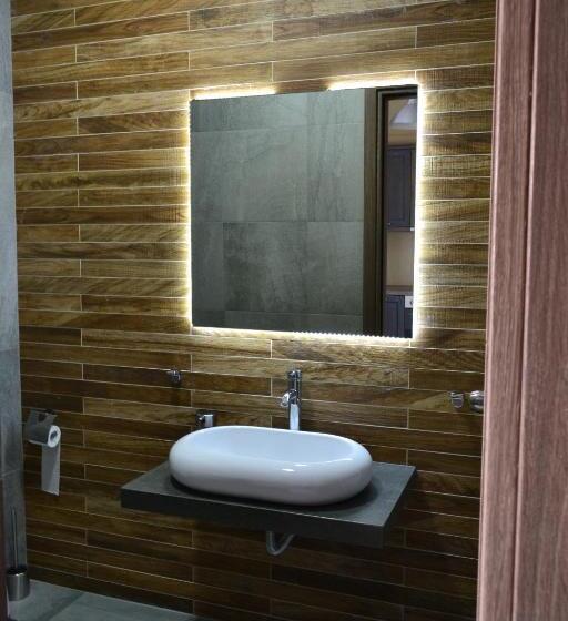 خانه 2 خوابه, Ionia Studios