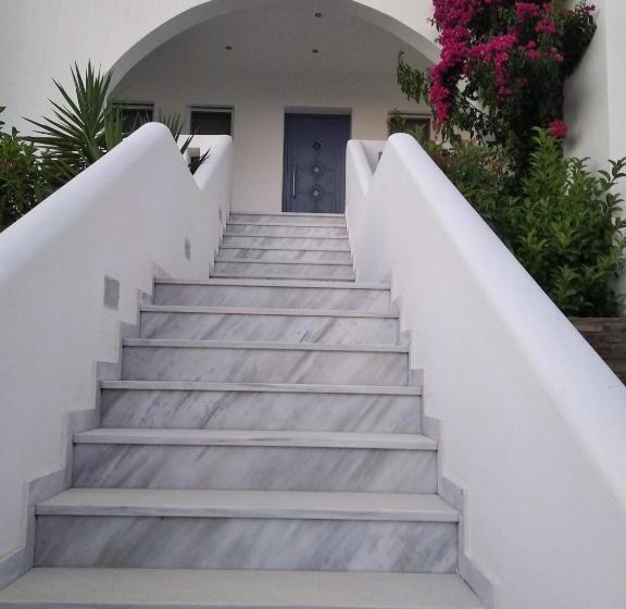 خانه 2 خوابه, Ionia Studios