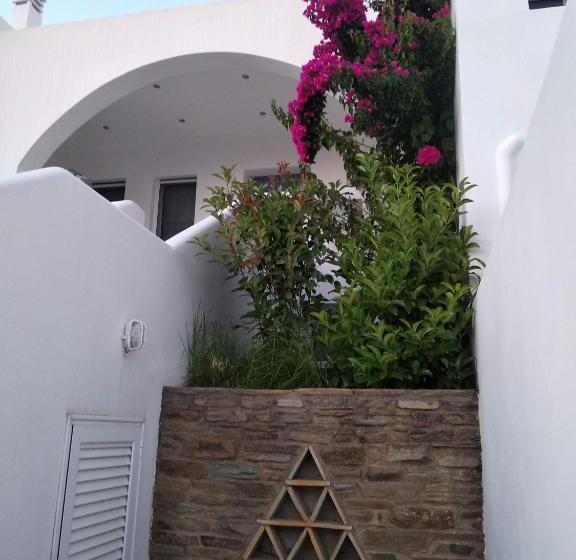 خانه 2 خوابه, Ionia Studios