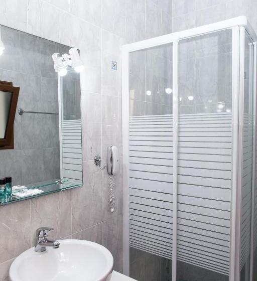 استودیوی استاندارد با چشم‌انداز دریا, Ionia Studios