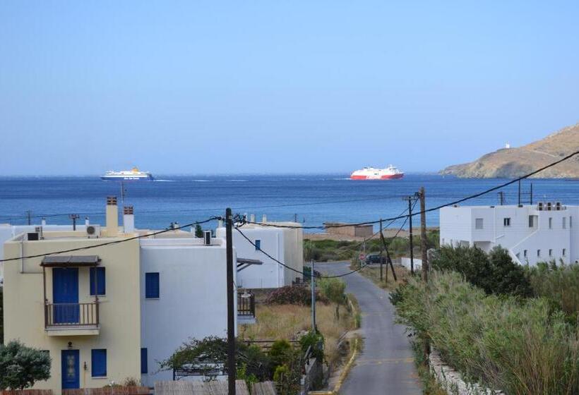 استودیوی استاندارد با چشم‌انداز دریا, Ionia Studios