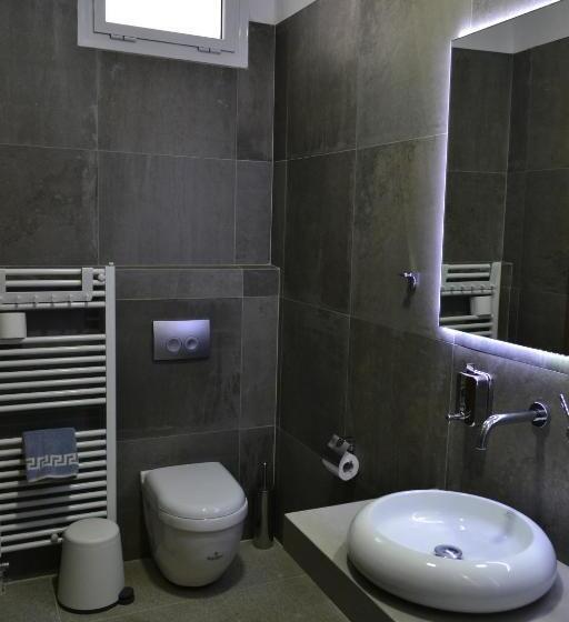 خانه 2 خوابه, Ionia Studios