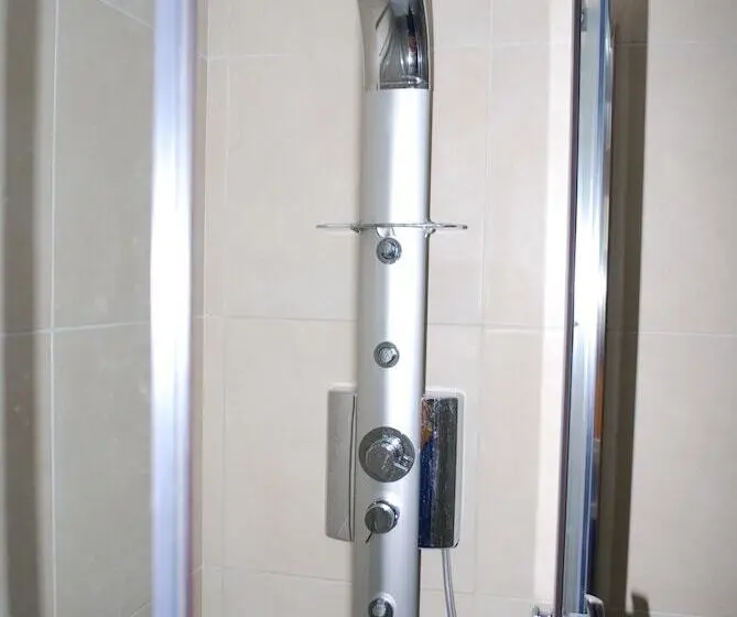اتاق اکونومی, Asimoni Pension