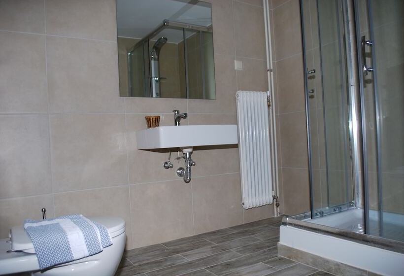 이코노미 룸, Asimoni Pension