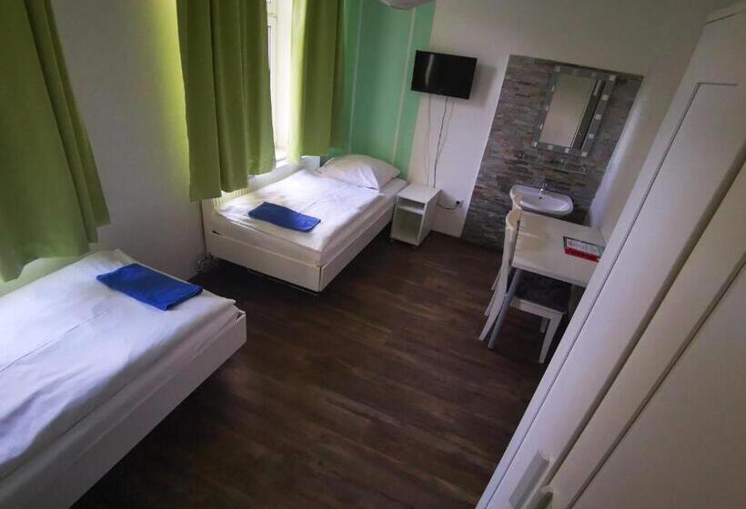 חדר סטנדרט חדר אמבטיה משותף, City Hostel