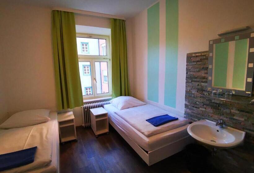 חדר סטנדרט חדר אמבטיה משותף, City Hostel