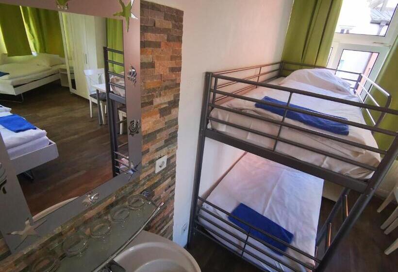 חדר משפחתי חדר אמבטיה משותף, City Hostel