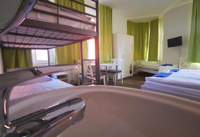 חדר משפחתי חדר אמבטיה משותף, City Hostel